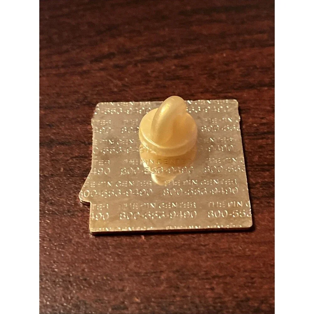 Outback Steakhouse‎ 50 States Montana Lapel Hat Pin
